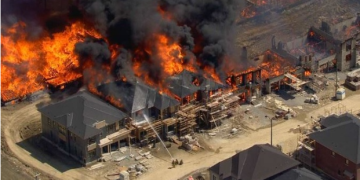 Massive fire destroys several $2 million houses under construction in Vaughan, Ont.
