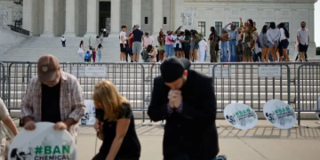 US Supreme Court preserves abortion drug access