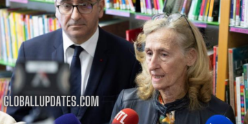 France sues teen, headscarf dispute