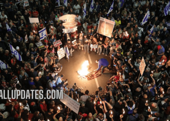 Tens of thousands of Israelis rally in Tel Aviv demanding Gaza hostage deal